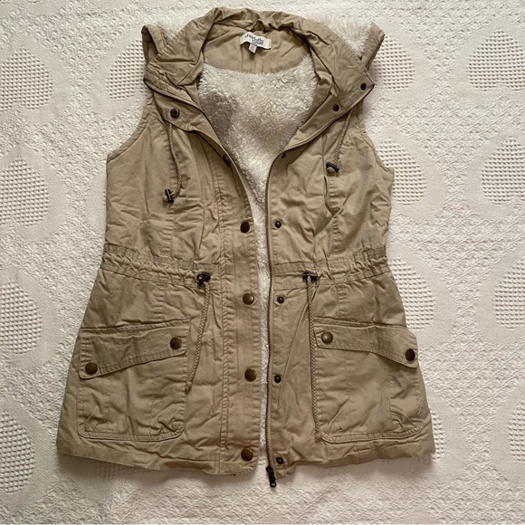 $10 or 2/$15 Charlotte Russe Sherpa Lined Khaki Utility Vest Size Small - Picture 5 of 8